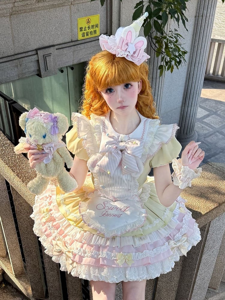 Mütze / Rosa Mini-Hase, blaue Ohren, Plüsch und gelbes Eis