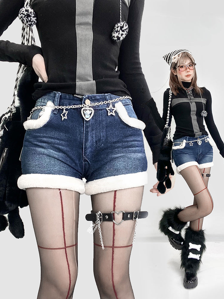 Dunkelblaue Jeansshorts mit weißem Plüschbesatz