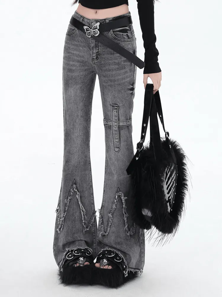 Graue Slim-Fit-Jeans mit Schlag und Raw Edge