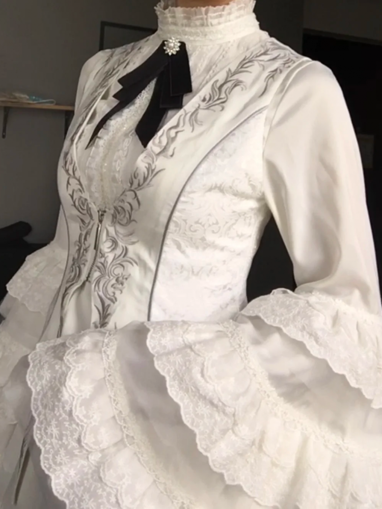 Weiße Ouji Lolita Weste mit wunderschönen Details