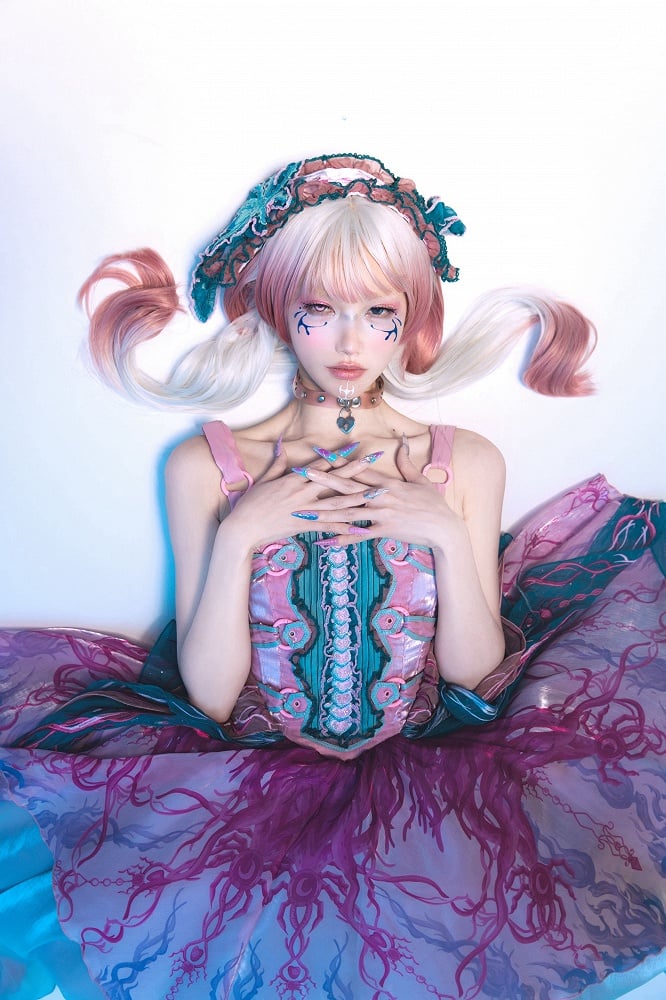 刺繍入りピンクボディスプリント生化学リブ付きレイヤードハンカチロリータスパイダーヘムドレス