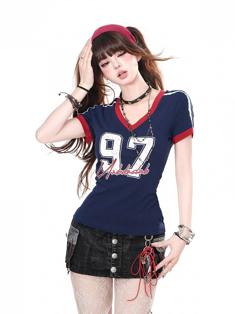 Glamorous T-Shirt mit V-Ausschnitt, hellblau/marineblau und Kontrastbesatz