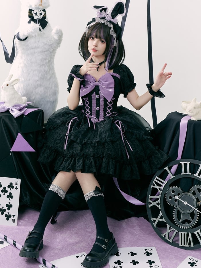 Schwarzes Jacquardkleid mit Schleife und herzförmigem Ausschnitt, Kordelzugrock