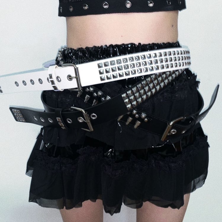 Schwarz/weißer Gothic-Hüftgürtel mit Nietendetail