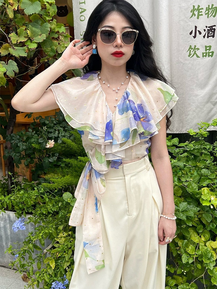 Haut en mousseline de soie à col châle à imprimé floral bleu vintage rose clair