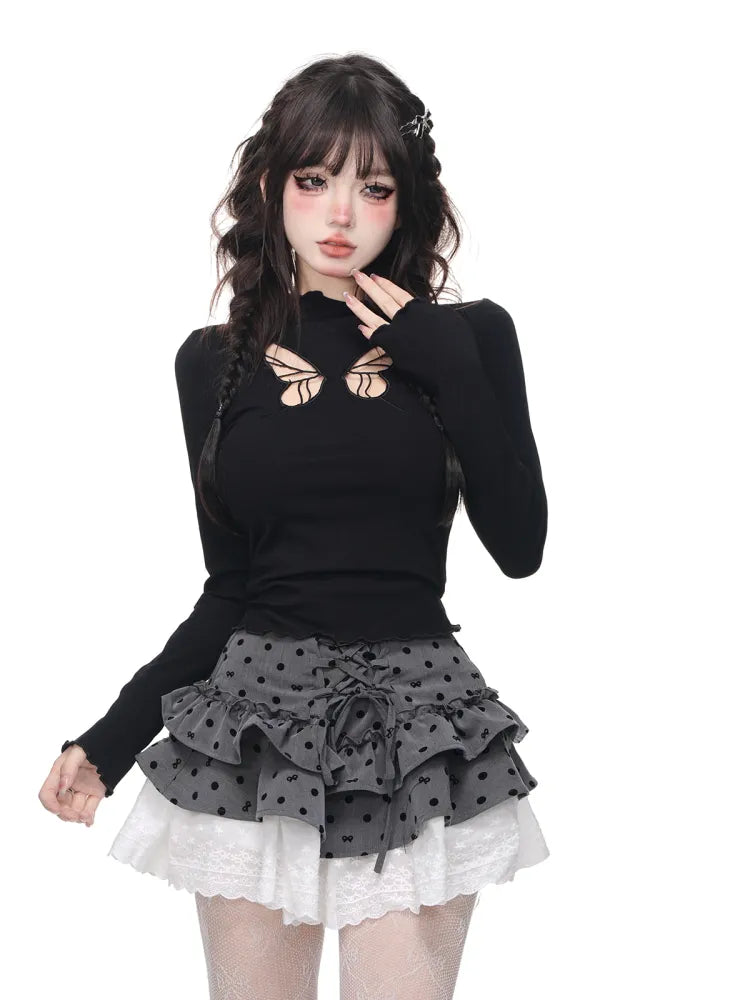 蝶結びの水玉模様のグレーのレースアップスカートのパターンと白いティアードディテール