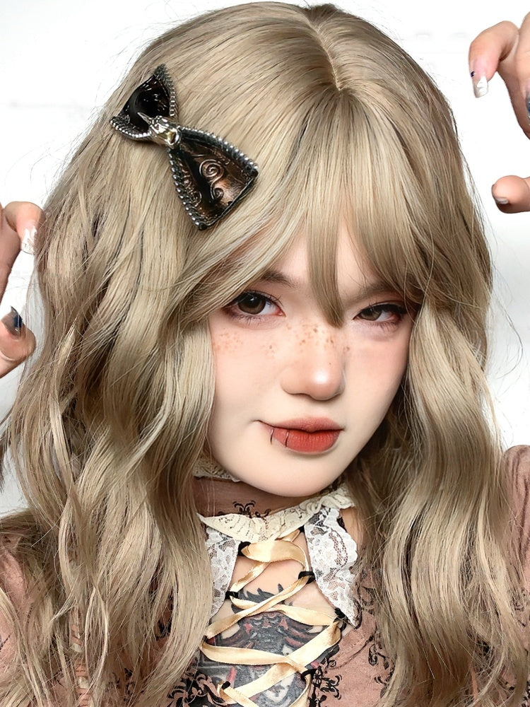 ダークブラウンのパンクな蝶結びヘアクリップ