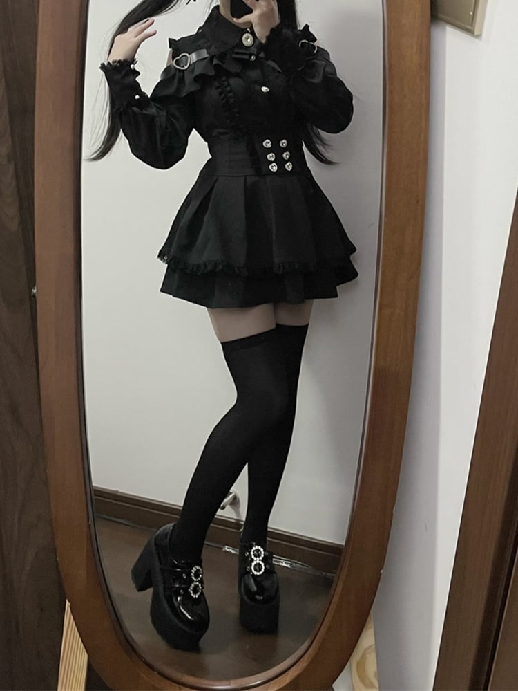 ブラックのスイートハートボタン留めカットアウトジライケイトップス(蝶ネクタイ付き)