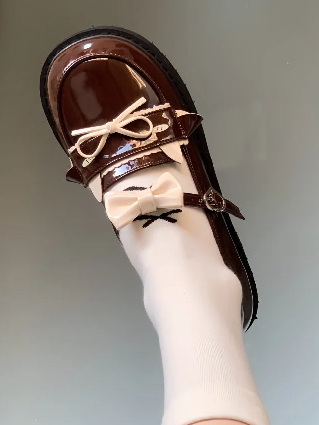 Niedriger Absatz mit braunem PU-Lammherz, benommener Schnalle und Schleifendetails, Schuhe JK Cute