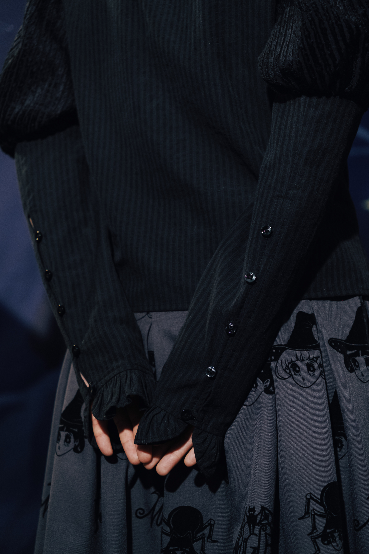 Top Cropped Sleeve Spider Collar Puff