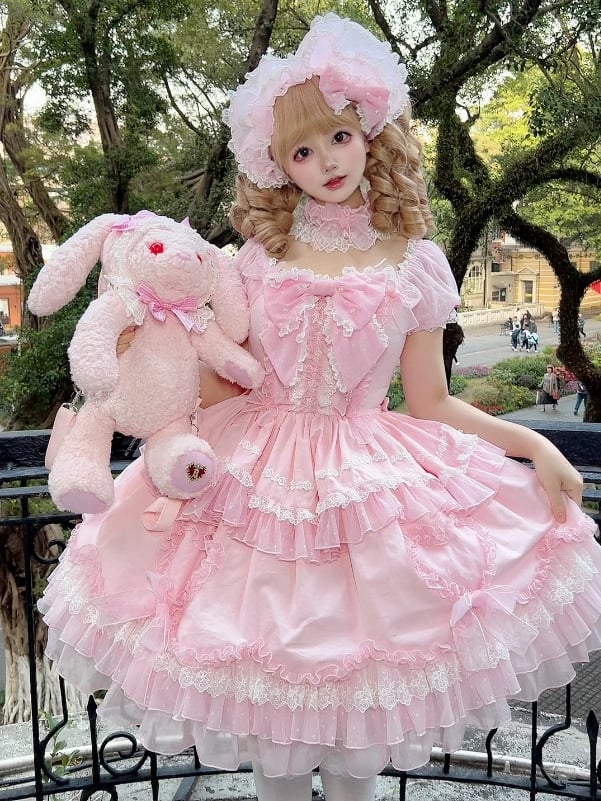 ピンクの大きな蝶結びのボディス、プリンセスのパフスリーブ、スイートロリータドレス