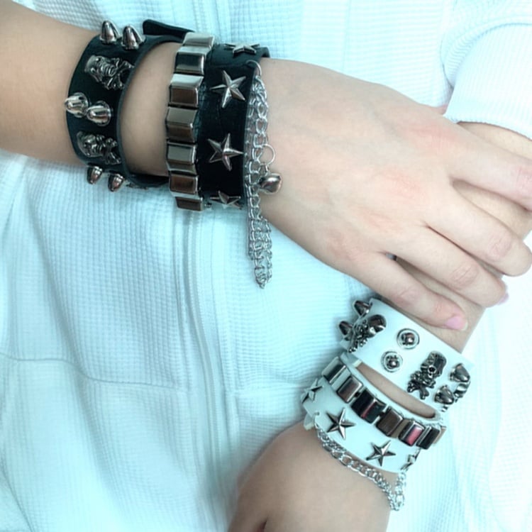 Punk-Armband mit Skelett- und Sterndetail