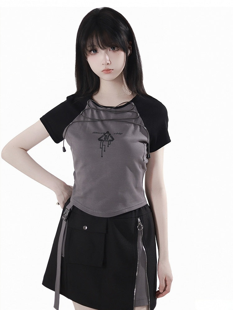 Graues Colorblock-Design und schwarzes Techwear-T-Shirt mit Schnürung vorne