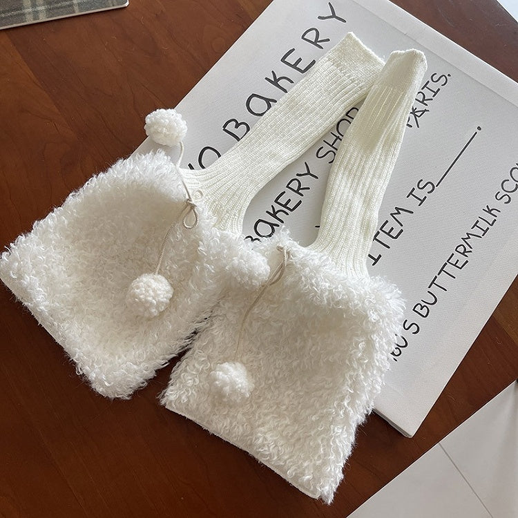 キュートなホワイト/ブラック/ブラウンのY2Kニットレッグウォーマー(ポンポン付き)