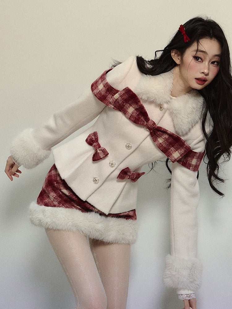 Aprikosenfarbene Wolljacke mit kariertem Bogen
