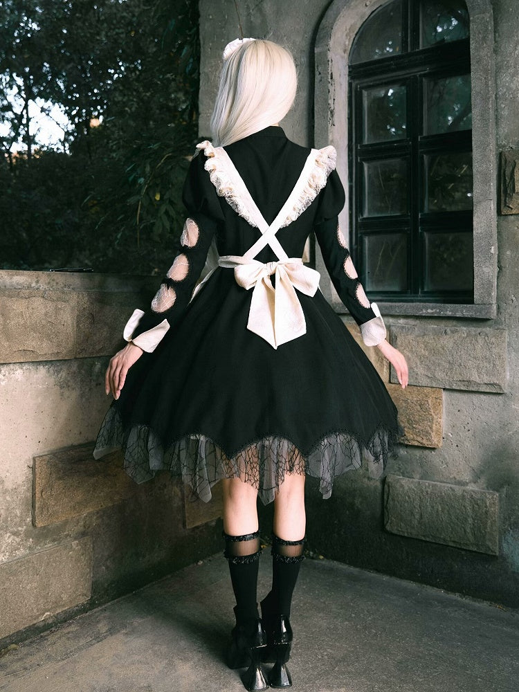 Schwarzes Lolita-Kleid mit geschwungenem Spinnennetz-Saum und beiger Schürze