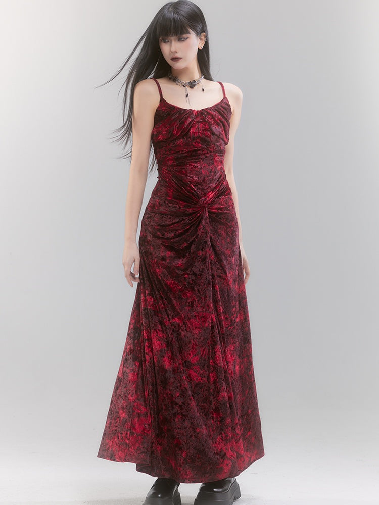 レッドベルベットのツイストディテールタイダイスパゲッティストラップドレス