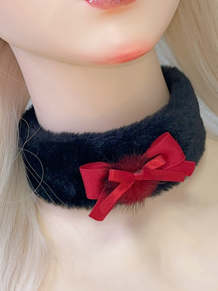 Schwarz-weißes Plüschhalsband mit Schleife