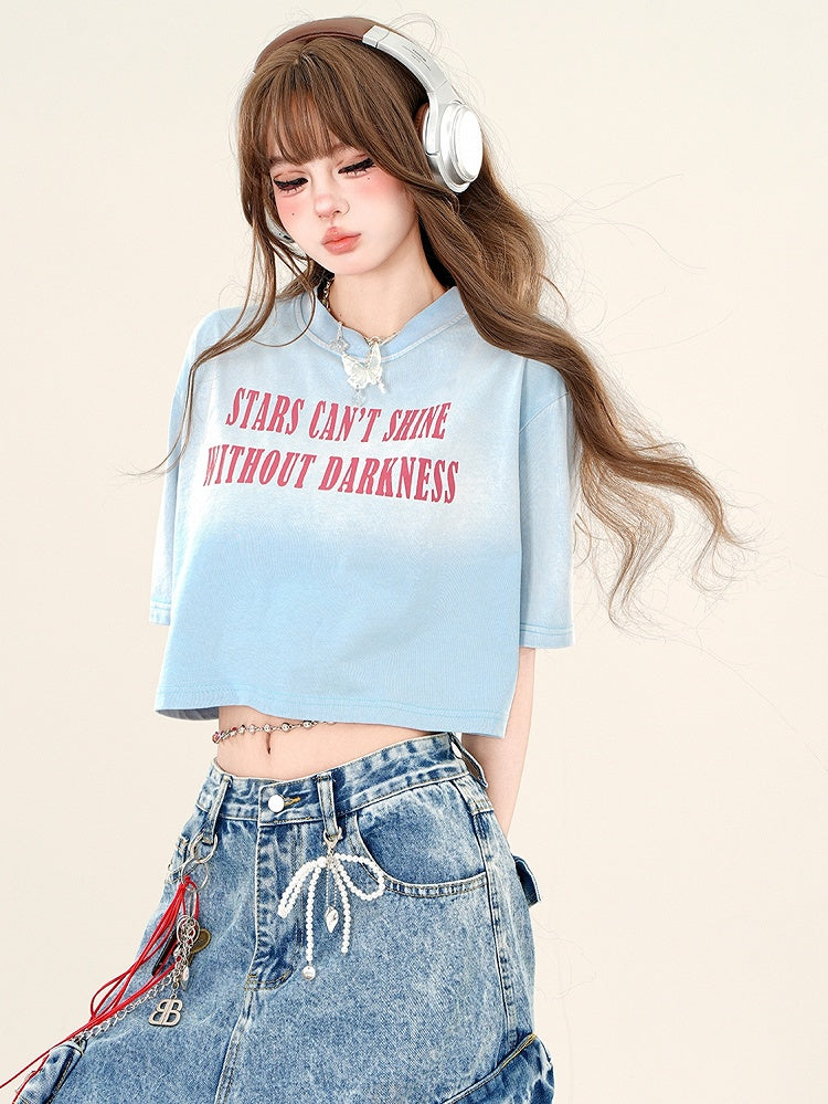 Crop T-Shirt mit Farbverlauf und Buchstaben in Rosa/Blau