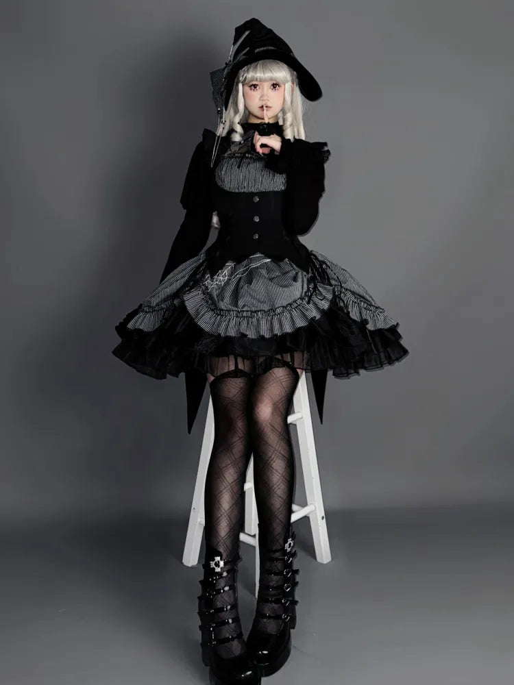 Graues und schwarzes Halloween-Gothic-Lolita-Kleid mit Kordelzug und gestreiftem Saum