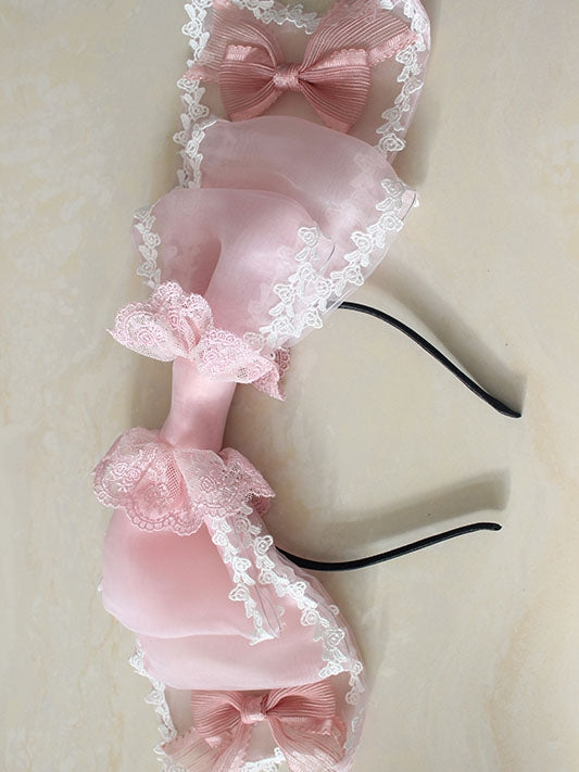 Nœud papillon rose avec bordure en dentelle et voile