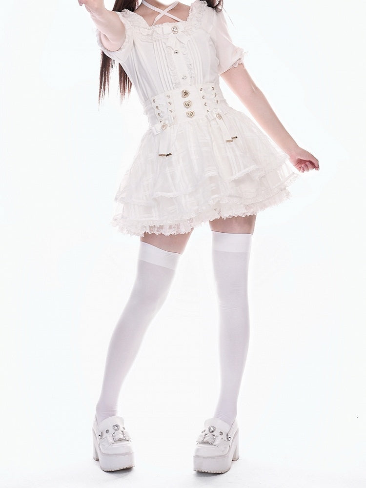 mit dreifachem weißen Organza-Jirai-Rock mit hoher Schnürung und Kei-Taillendetail