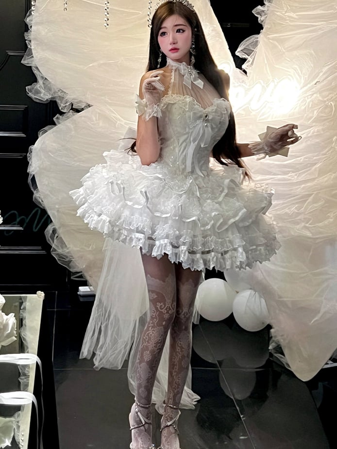 白い蝶とスパンコールのボディスイリュージョンホルターネックの花嫁シロドレス