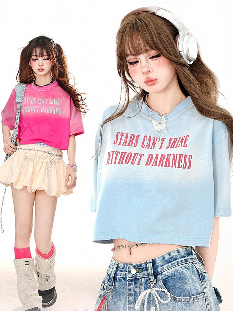 Crop T-Shirt mit Farbverlauf und Buchstaben in Rosa/Blau