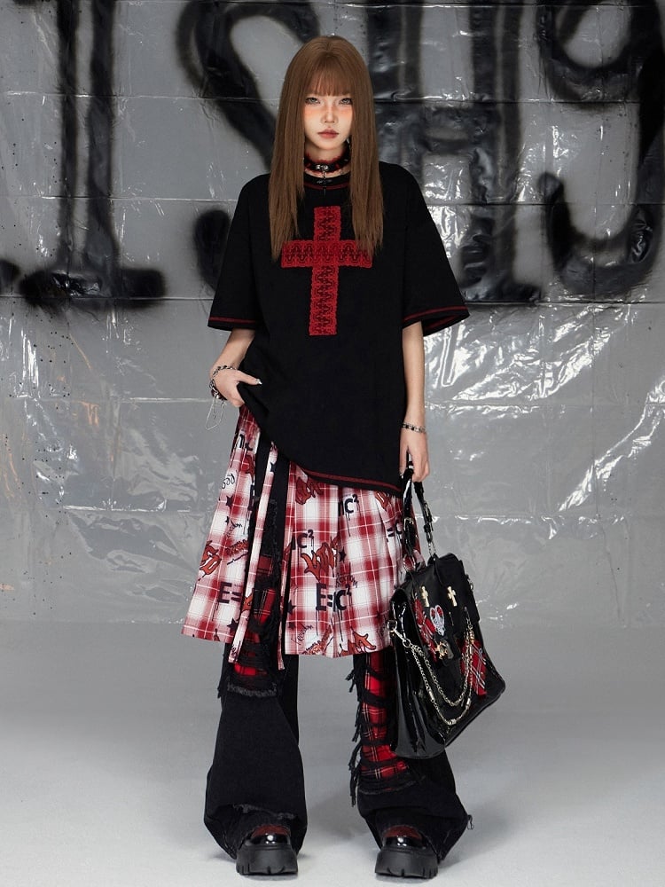 T-shirt col rond à motif croix noire