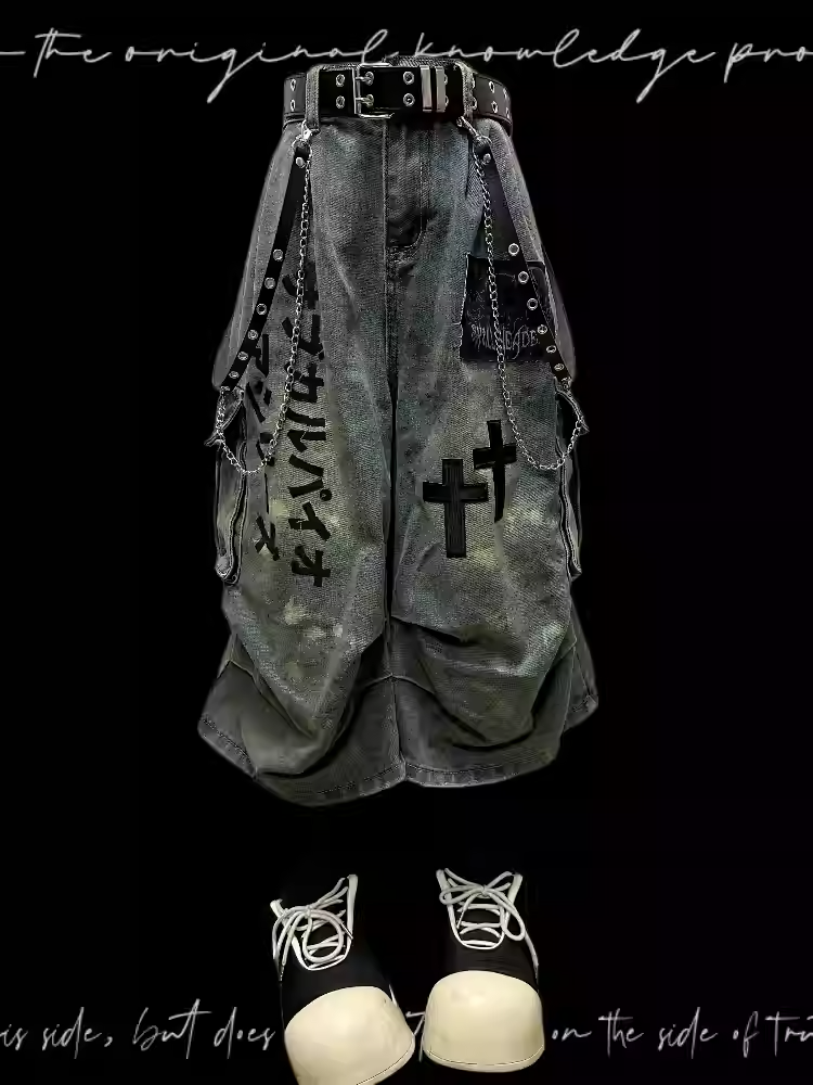 Leichte, weit geschnittene Jeans mit Applikationen im Punk-Stil in Blau mit Used-Look