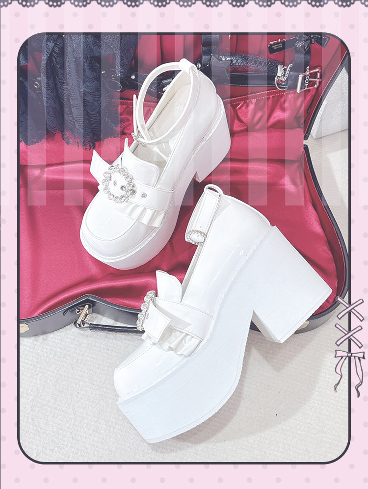Klobige, matte Schuhe mit Schnalle – Knöchelriemen aus weißem Plateau von Mary Kei Jirai mit 9 cm Janes-Absatz und hohem Block