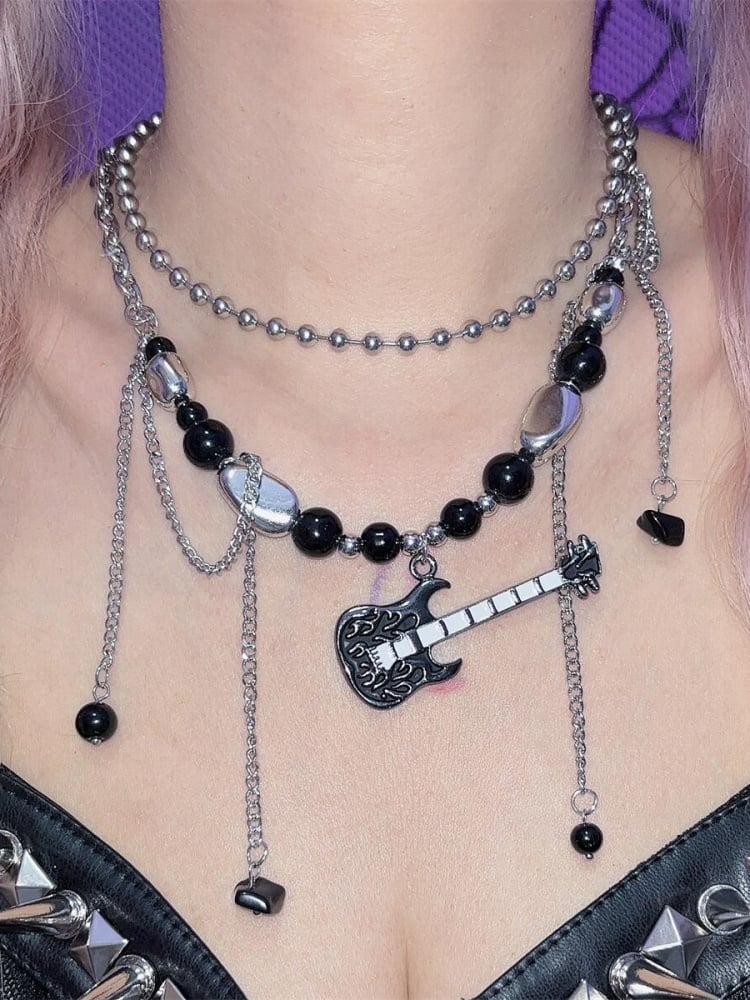 Collier double rang de perles noires style guitare punk des années 2000