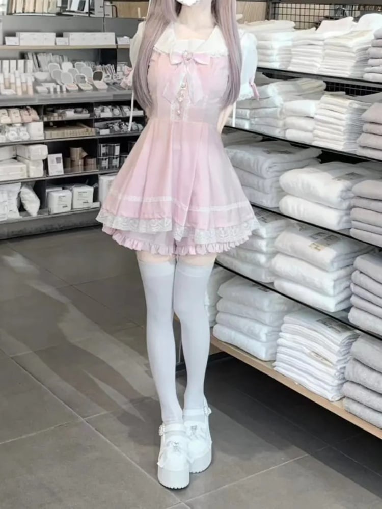 うさぎ耳、セーラーカラードレス、フリルトリム、ショートパンツ、蝶ネクタイ