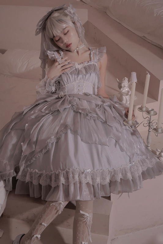 Kleid mit fliegenden großen Lolita-Ärmeln