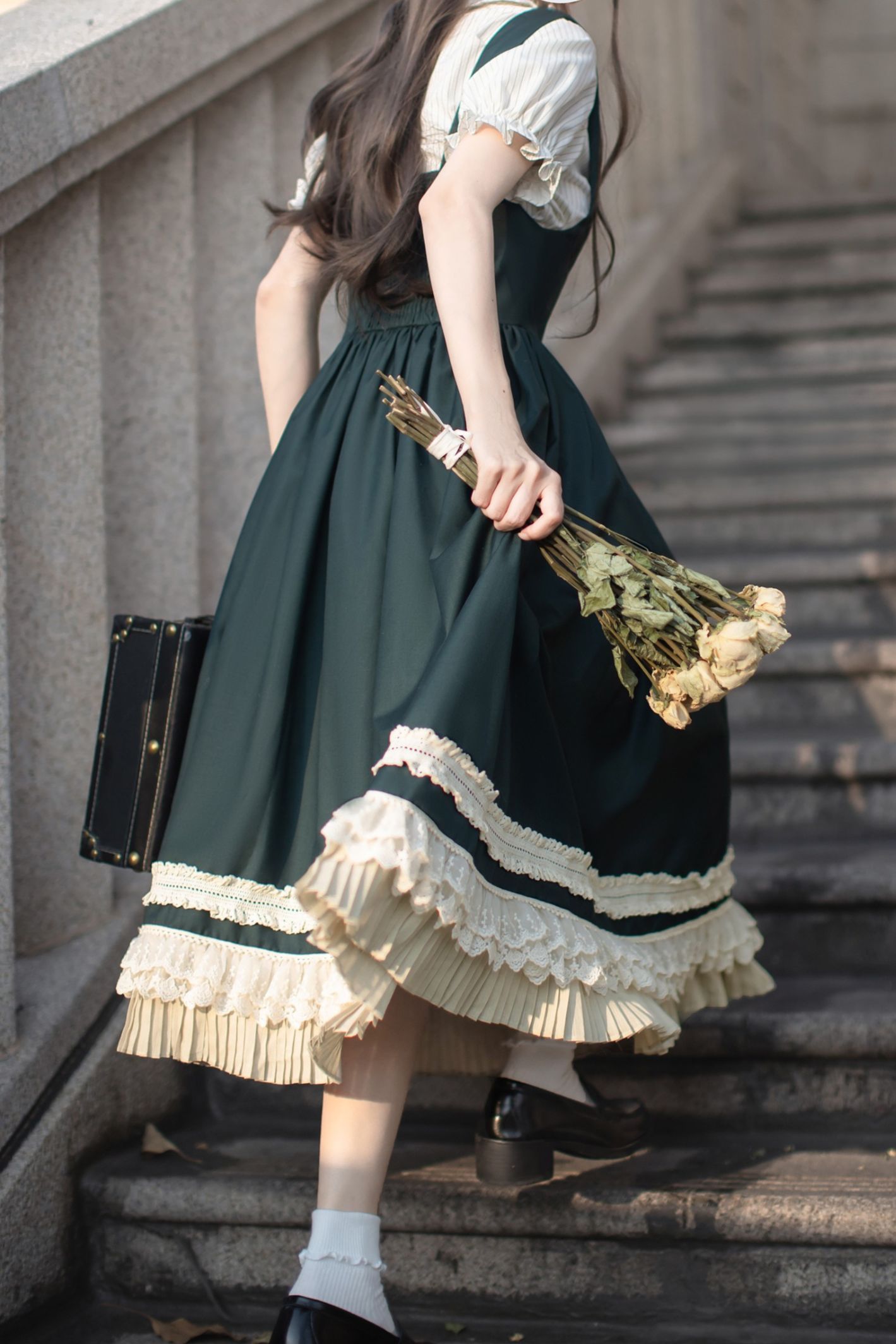 skirt vest big shirt + college brooch Western-style ribbon puff sleeve