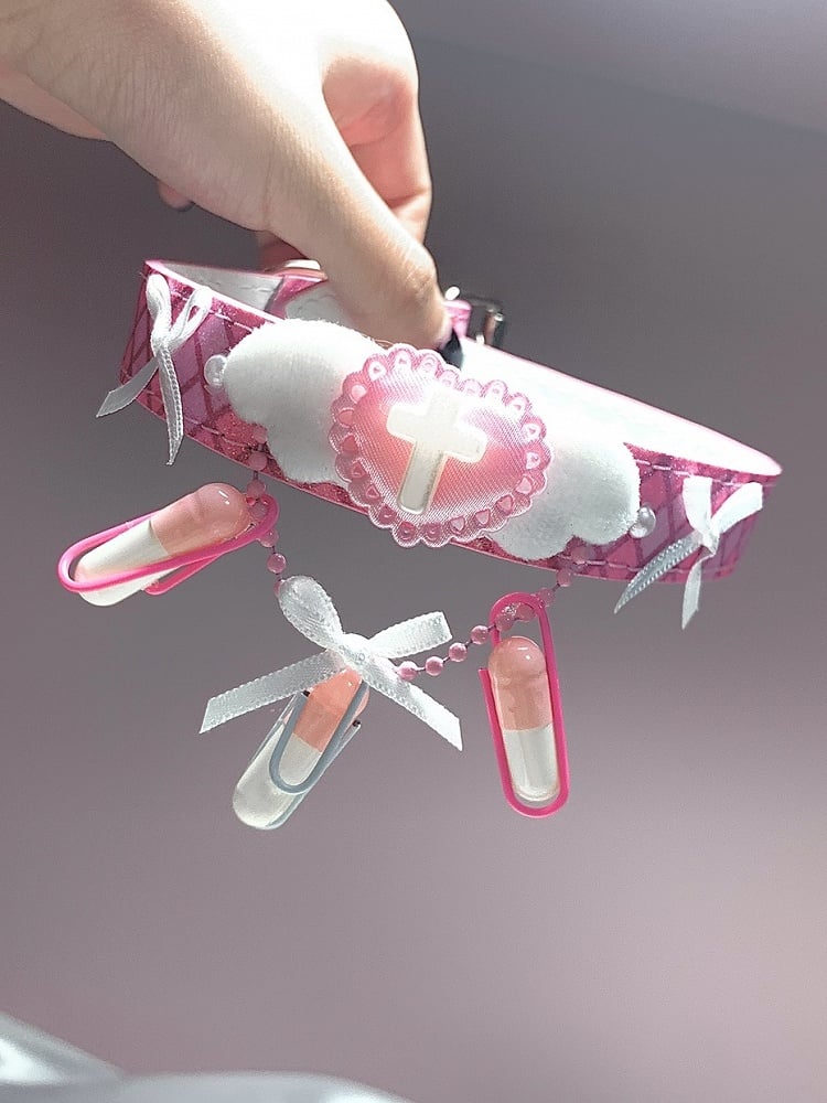 ピンク/ブルーのヤミカワイイ 蝶結び ハート クロス ウィング チョーカー