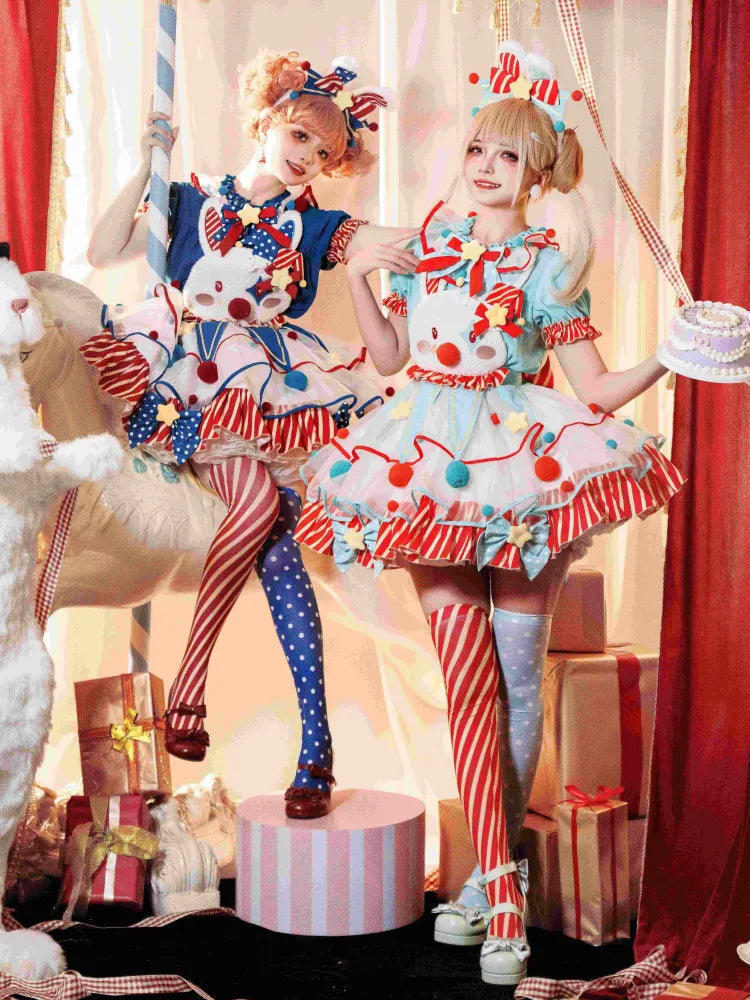 Dunkelblaue und rote / grüne und orange Zirkusstrümpfe