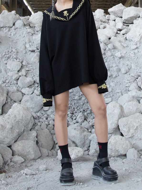 Goldschwarze Rose und Gothic Sailor Thorn Loose mit Kragenstickerei Sweatshirt