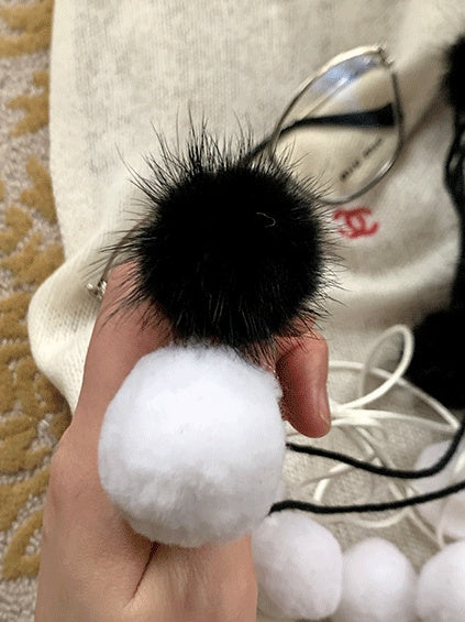 Schwarz/weiße Strumpfhose mit Tupfenmuster und Pompons