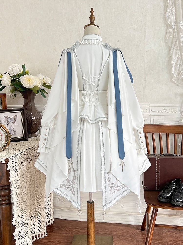 Weißes und blaues Militär-Lolita-Outfit, langärmliges Oberteil, hoch taillierter Rock