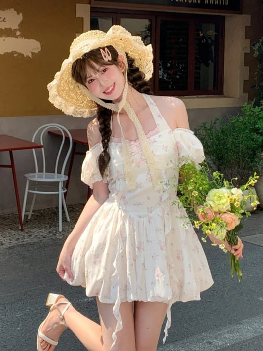 Süßes weißes Baskenkleid mit Puffärmeln und Neckholder und Blumenmuster