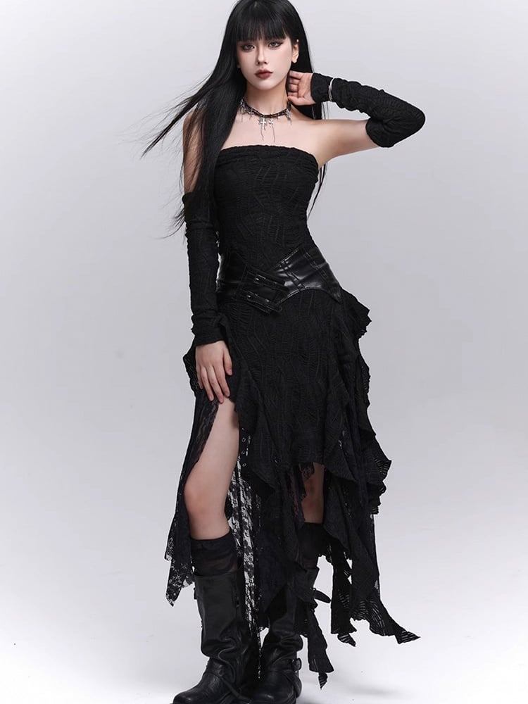 Asymmetrisches trägerloses Kleid mit schwarzen, frei fallenden Rüschen