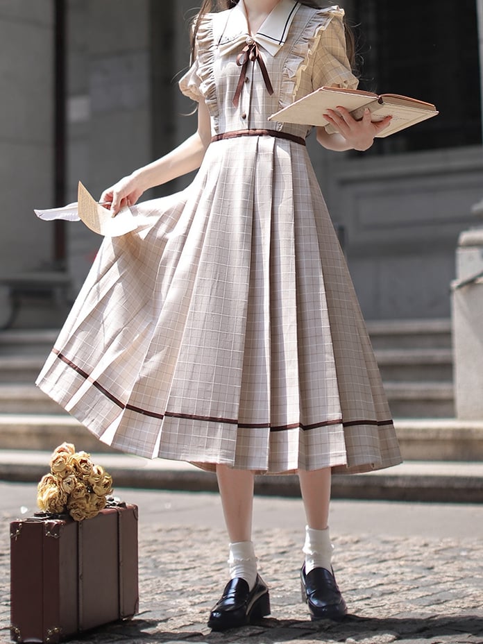 Elegantes, kariertes Kleid mit Puffärmeln und plissiertem Rock in Kaffeebraun