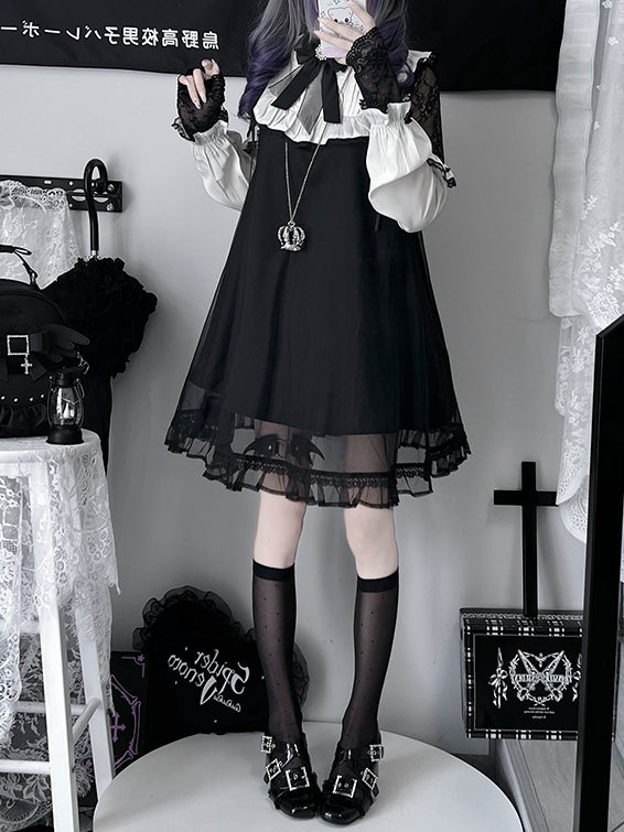Jirai Kei – Schwarzes, langärmliges Kleid mit Spitzenaufnähern an den Schultern und Netzstoffüberzug