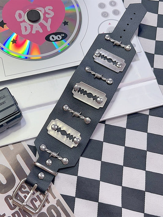 Ring Rock Arm Black Details Studs Punk