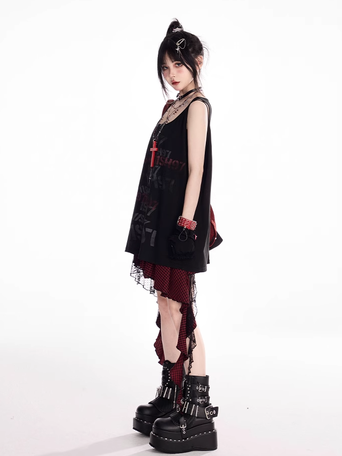 Black Scoop Neckline Letter Print Vintage Loose Tank Top