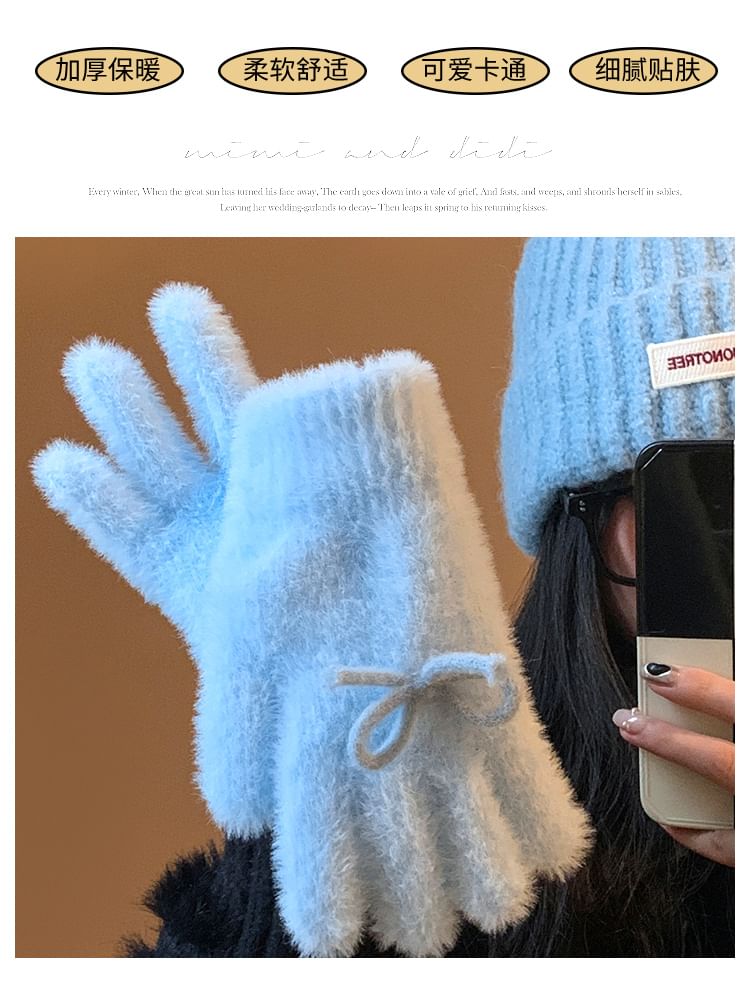 Flauschige Strickhandschuhe mit Schleife