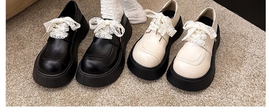 Plateauschuhe mit Schnürung und Einsätzen