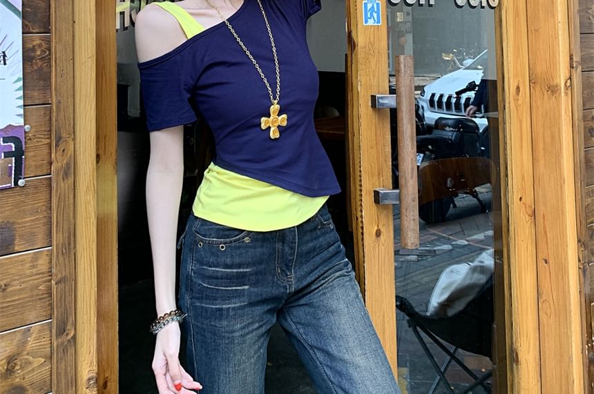Fit Tone Kurzarm-T-Shirt mit asymmetrischem Schnitt und Cold-Shoulder-Mock-Slim-Neck, zweiteilig