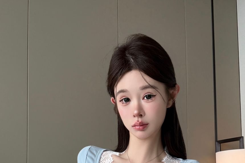 Lace Short Panel Top V-Neck Sleeve Bow